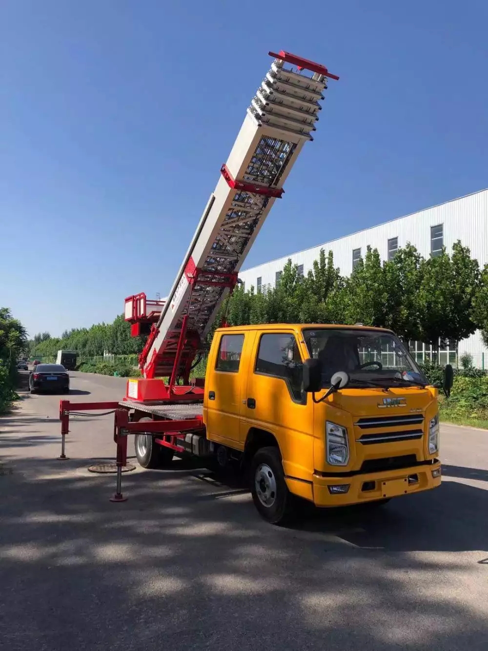 南京六合附近的云梯车出租服务：轻松解决高空作业需求